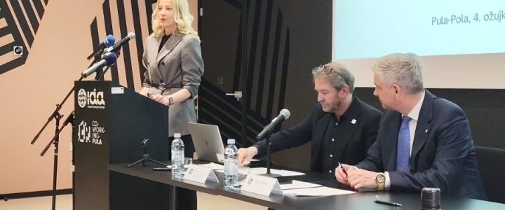 Potpisan ugovor o sufinanciranju obnove velike koncertne dvorane Spomen doma Pazin Potpisan ugovor o sufinanciranju obnove velike koncertne dvorane Spomen doma Pazin